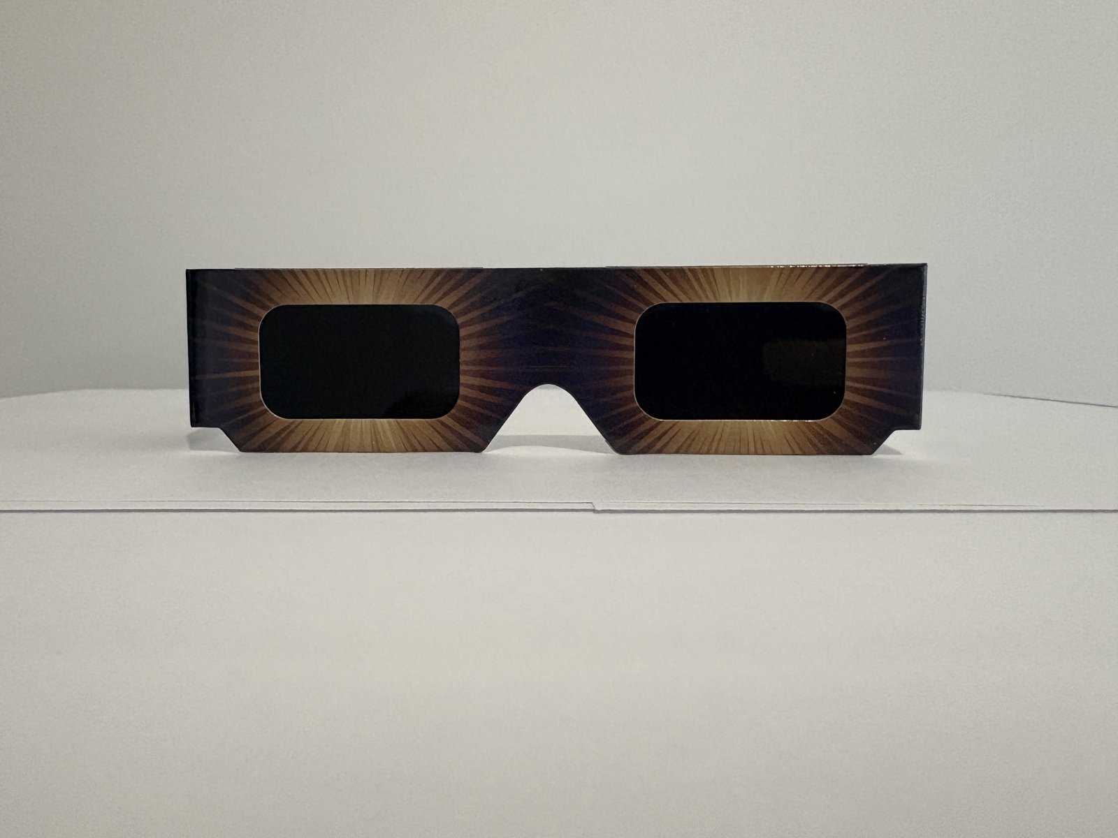 Lunettes éclipse Xythia LSP1 vue de face certifiées CE EN ISO 12312-2